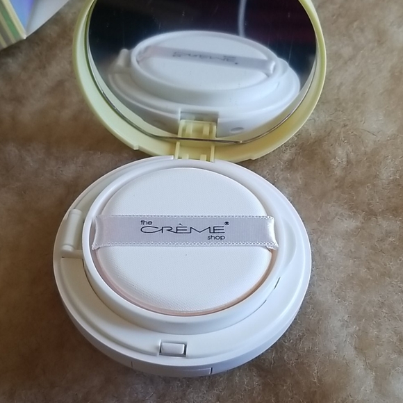 The Creme Shop "Clean Canvas" color correcting cushion primer - Picture 3 of 5